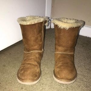 Size 6 lace up uggs